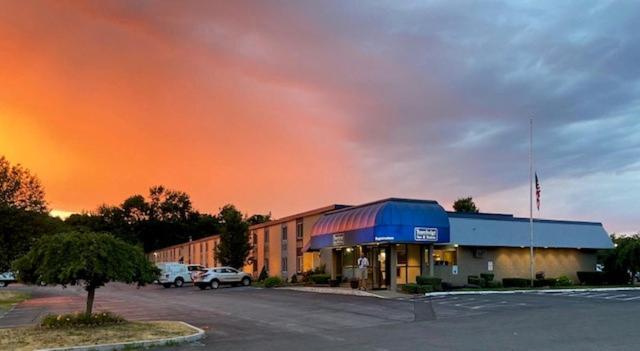 Travelodge Inn & Suites By Wyndham Albany Kültér fotó