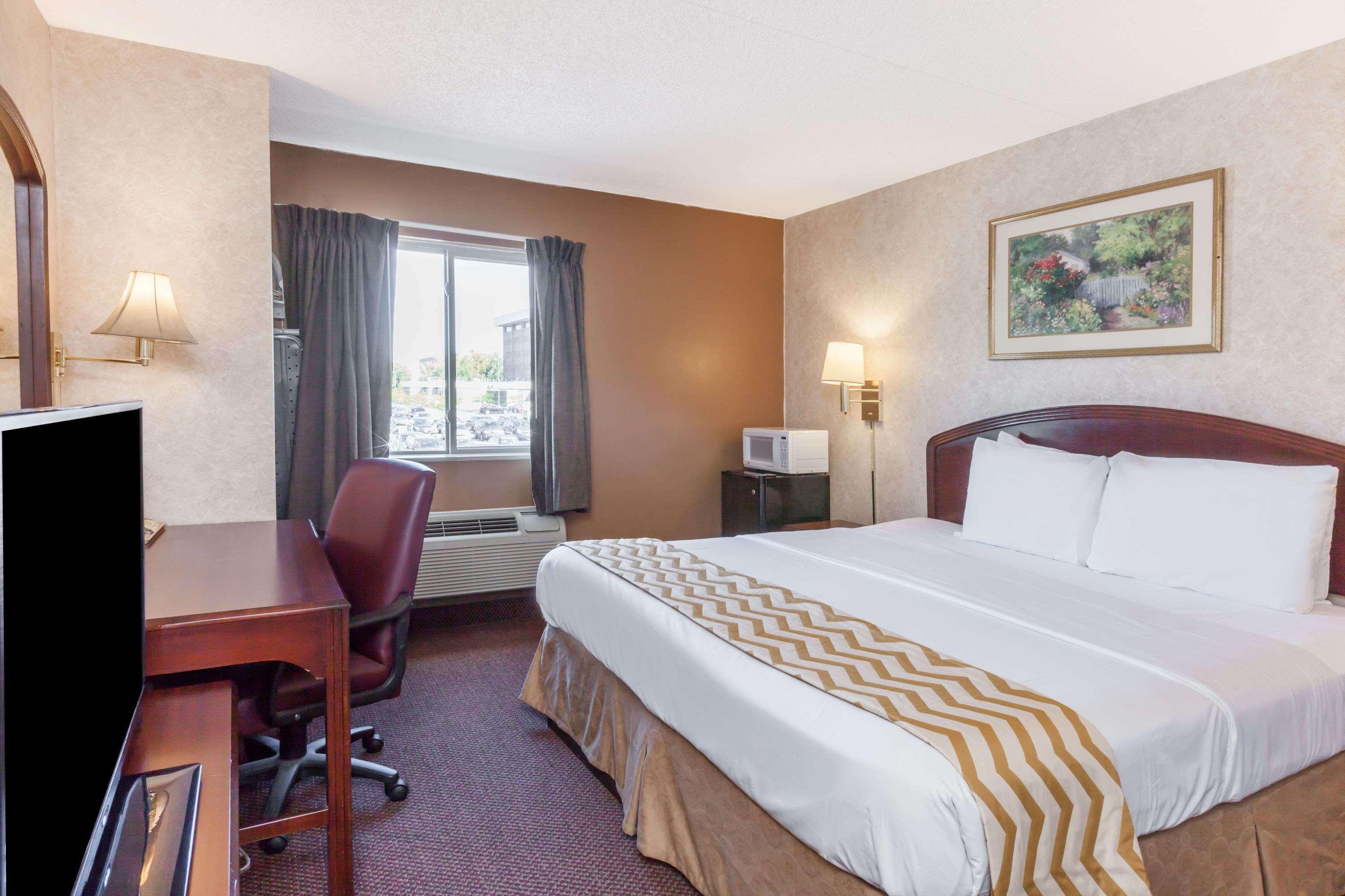 Travelodge Inn & Suites By Wyndham Albany Kültér fotó